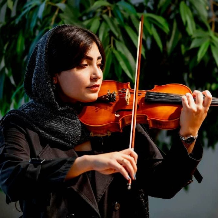 هستی حسنی