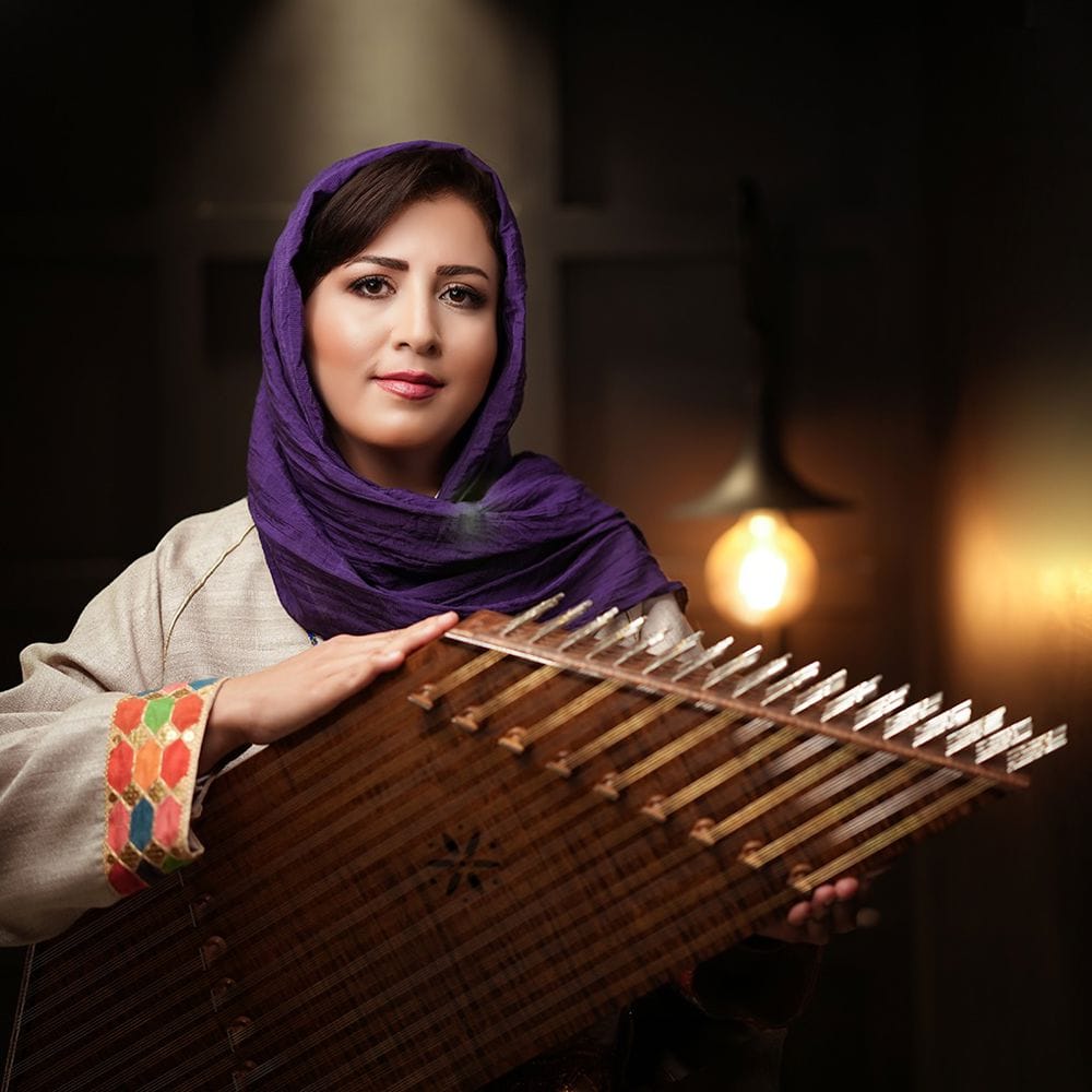 بهاره ادیب