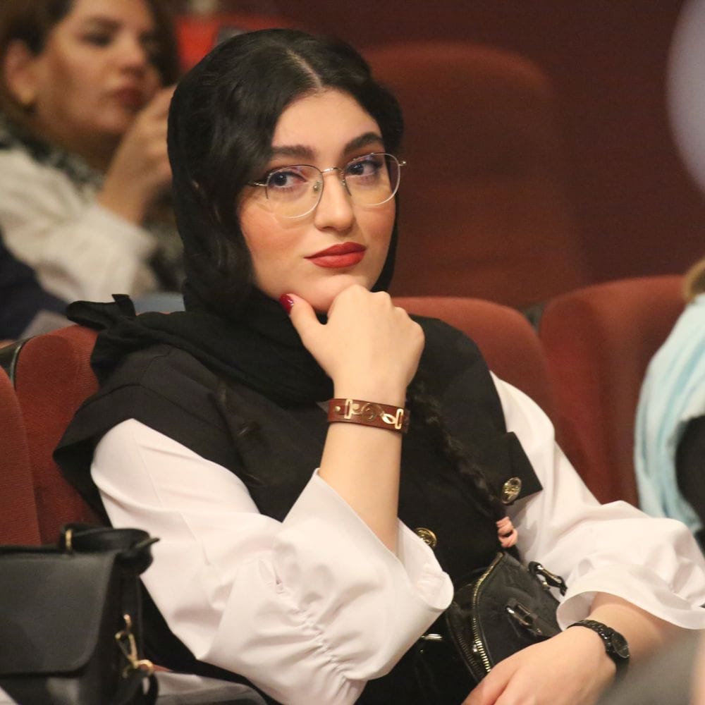 مریم فرزاد