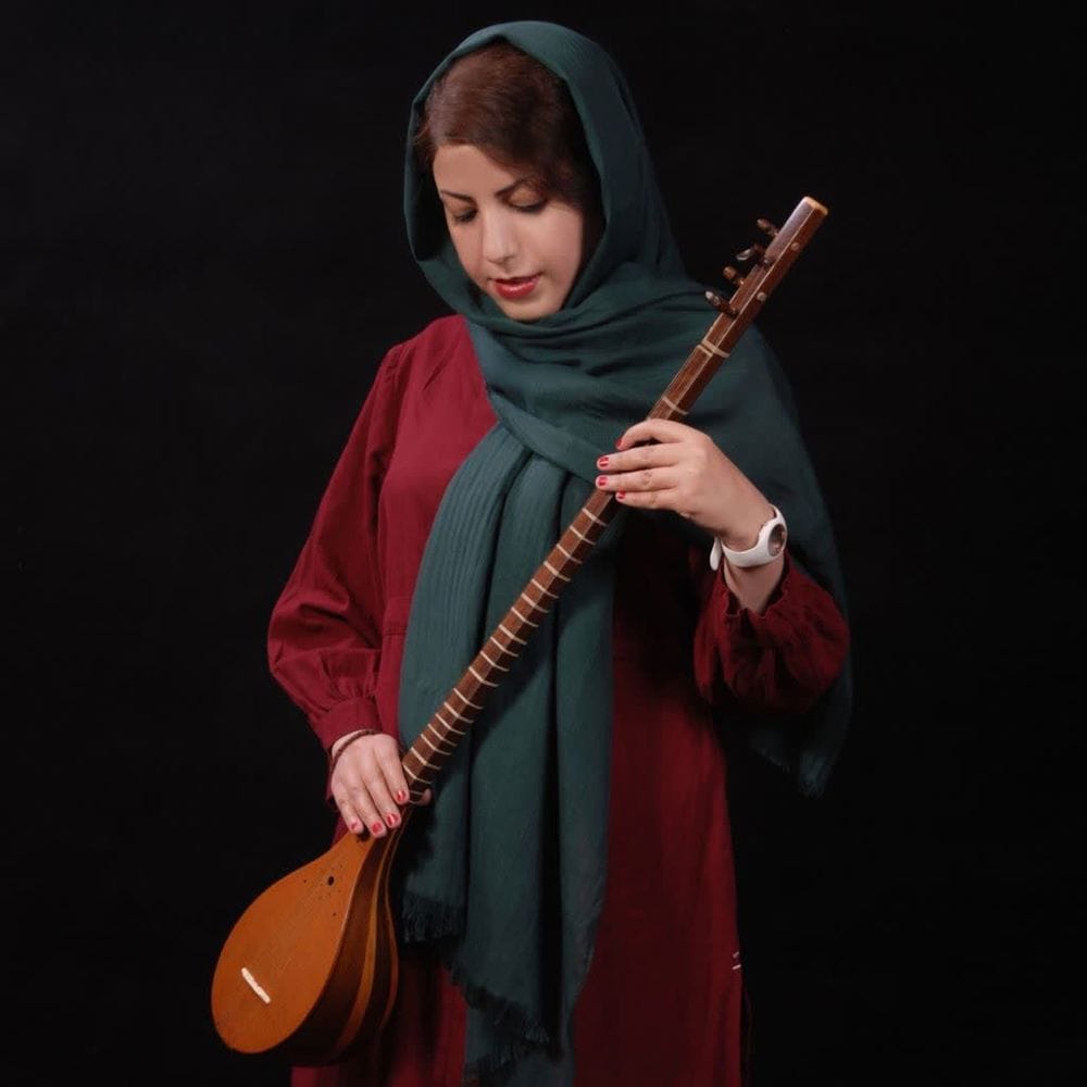 سارا رستگار